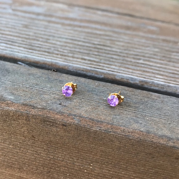 Love U Stud Earrings - Picture 4 of 5